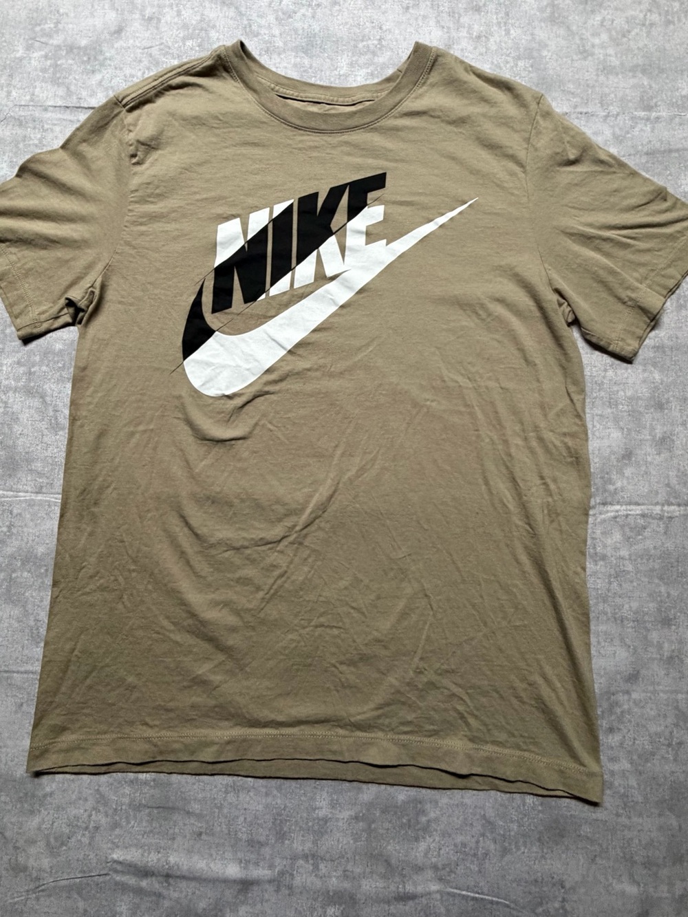 Nike Shirt Mens Medium Beige Big Logo Graphic Tee The Nike Tee Sportswear